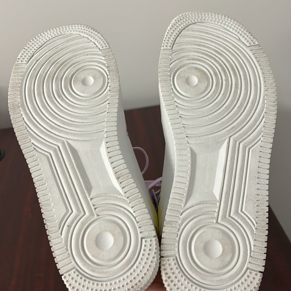 Shoes - Picture 4 of 4